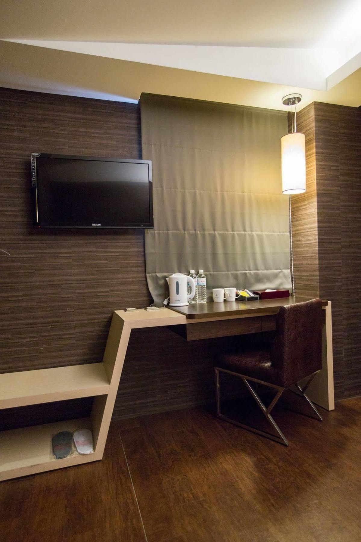 Talmud Business Hotel - Zhongshan Taichung Extérieur photo