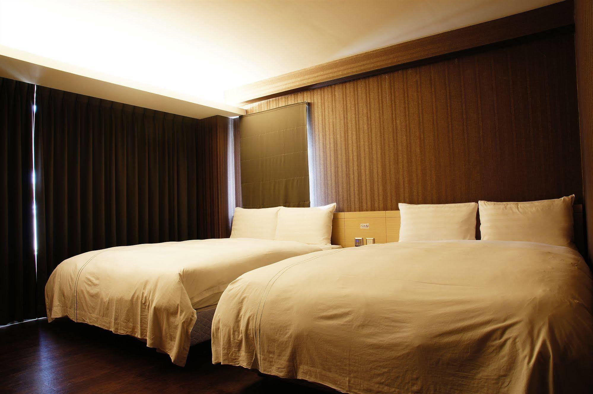 Talmud Business Hotel - Zhongshan Taichung Extérieur photo